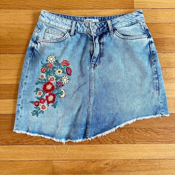 Zara Blue Denim Y2K 2000s Embroidered Flower Asymmetrical Mini Skirt Medium - Picture 1 of 6